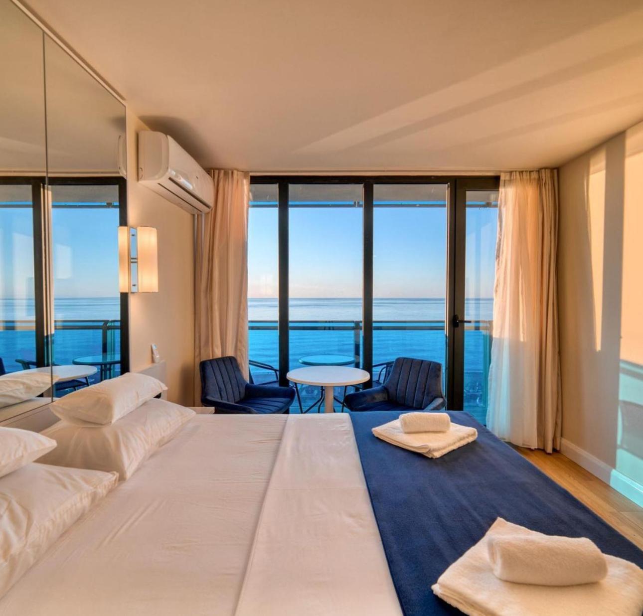 Orbi City Aparthotel Batumi Esterno foto