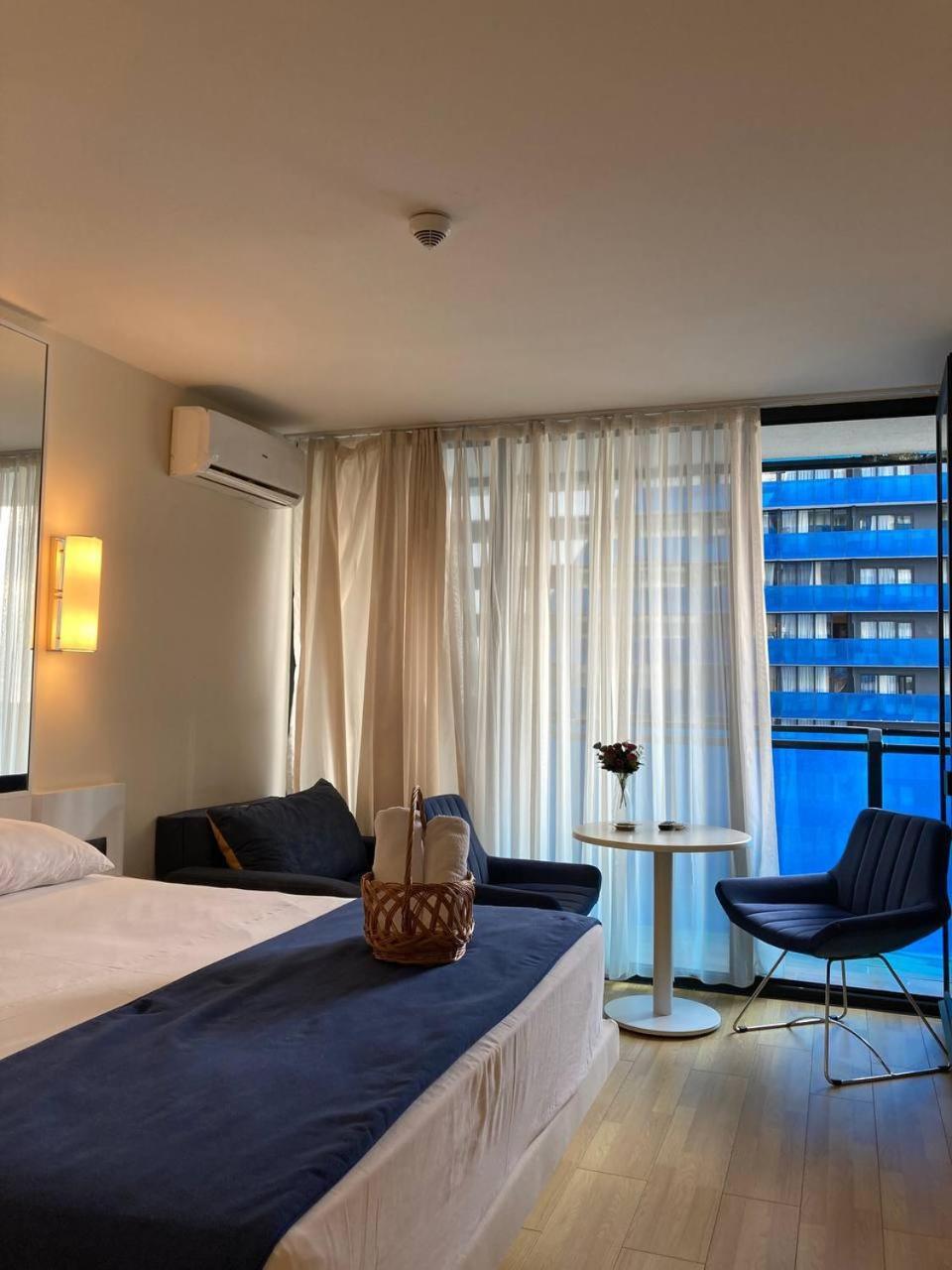 Orbi City Aparthotel Batumi Esterno foto